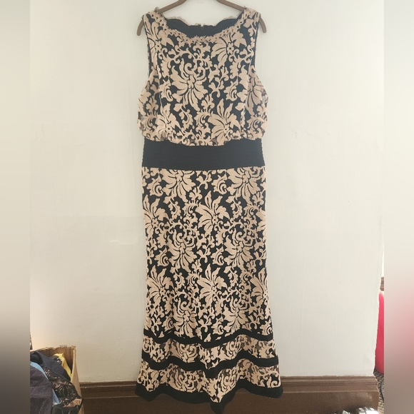 Tadashi Shoji Embroidered Floral Print Long Dress Gown Gold Black 14 - Picture 5 of 5